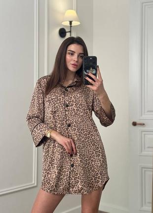 Шовкова подовжена сорочка в принт леопард