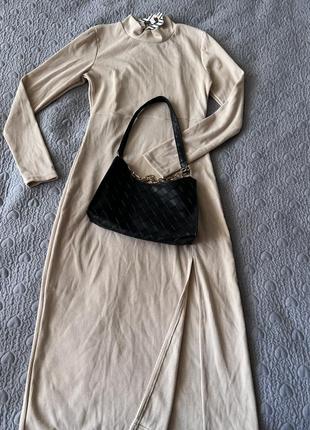 Трикотажна сукня міді