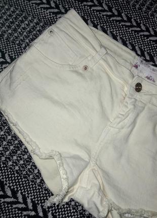 Шорты короткие джинсовые bershka