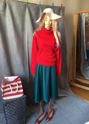 Красный свитер c закрытым горлом шерсть
