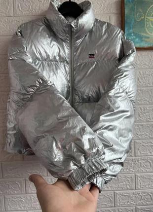 Короткий пуховик levi’s весенний слибристый демисезон рс