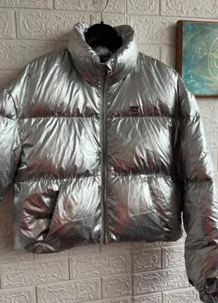 Короткий пуховик levi’s весенний слибристый демисезон рс