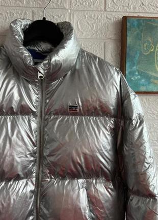 Короткий пуховик levi’s весенний слибристый демисезон рс