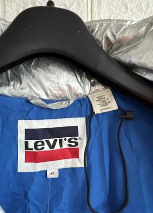 Короткий пуховик levi’s весенний слибристый демисезон рс