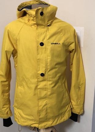 Спортивна куртка в розмірі s.