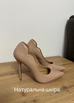 Базові бежеві туфлі лодочки із червоною підошвою christian loubotin