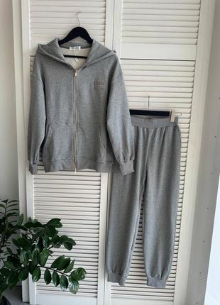 Костюм женский