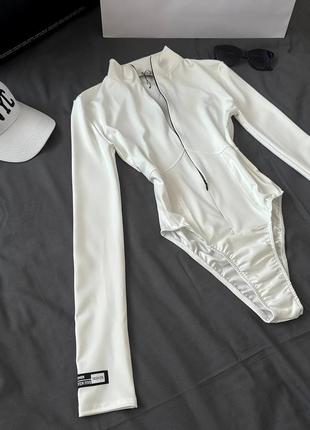 Боди бодик женский с рельефными швами на молнии с высокой горловиной трендовое стильное мо...