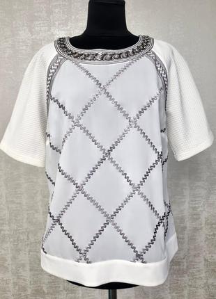 Нарядная блуза с вышивкой