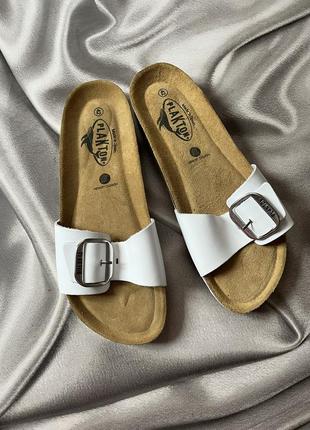 Нові шкіряні шльопанці на мʼякій підошві р 42