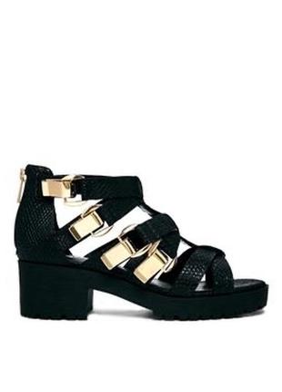 Стильные туфли на ремешках river island золотые вставки босоножки на маленьком каблуке