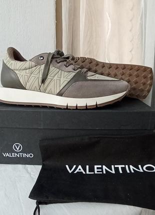 Оригинальные кроссовки итальянского брэнда valentino