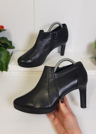 Идеальные кожаные ботильоны clarks 40р