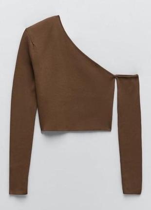 Топ кофта асимметричная с открытым плечом zara