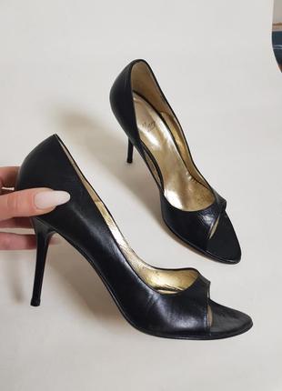 Изящные элегантные аккуратные босоножки на шпильке натуральная гладкая кожа италия mary moda 38