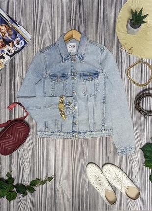 Голубая джинсовка с потертым и рваным эффектом zara #3928