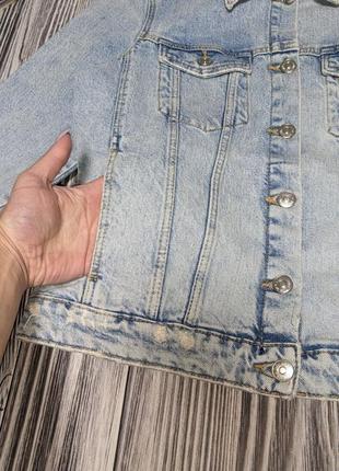 Голубая джинсовка с потертым и рваным эффектом zara #39284 фото