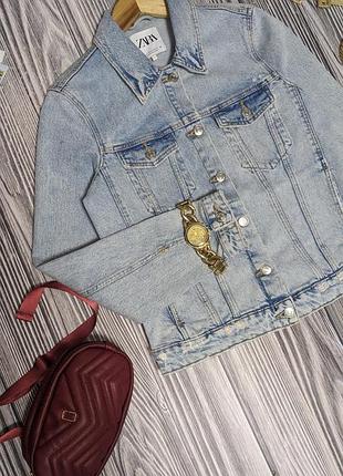 Голубая джинсовка с потертым и рваным эффектом zara #39282 фото
