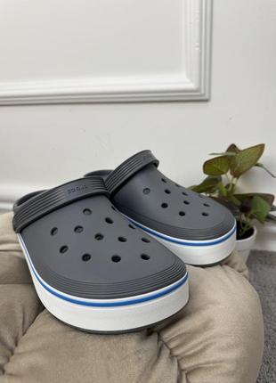 Мужские кроксы в сером цвете crocs off court clog grey