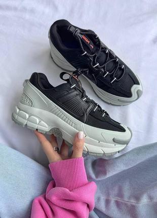 Кроссовки nike vomero roam
black/white premium