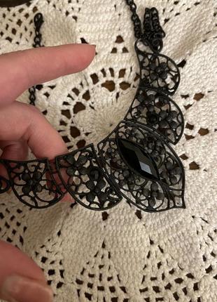 Кольє, намисто у вікторіанському стилі