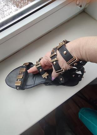 Босоніжки римлянки