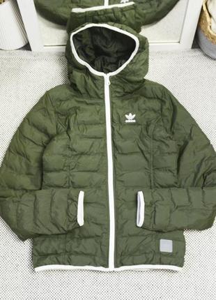 Стьобана демісезон хакі куртка adidas