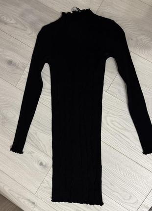 Платье черная приталенная с фигурным швом zara