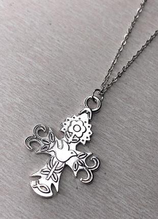 Цепочка цепь на шею с подвеской амулетом большим крестом крестиком большой широкий с узором птички цветы в стиле этно ретро винтаж под серебро