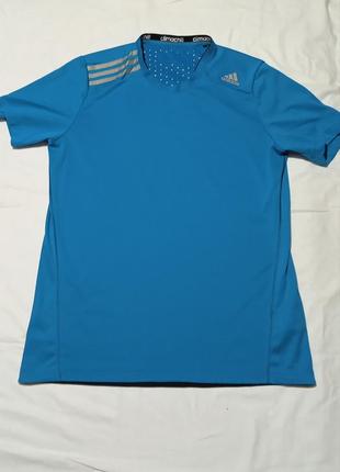 Футболка adidas.