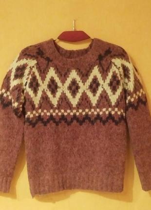 Теплый светор с орнаментом