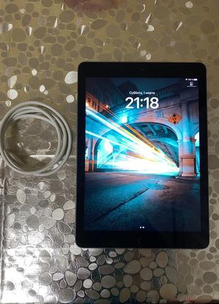 Apple ipad 5 gen. wifi 32 gb. space gray
