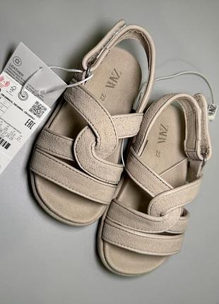 Дитячі босоніжки zara