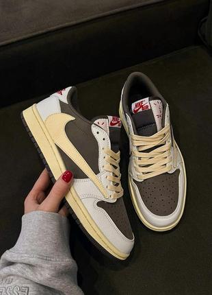 Трендові жіночі та чоловічі кросівки nike air jordan 1 retro low x travis scott og mocha білі з коричневим