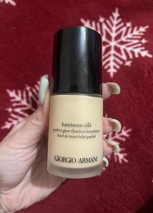 Тональний крем giorgio armani luminous silk