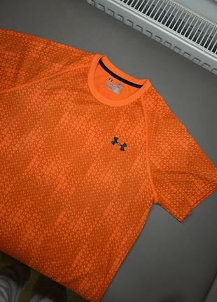 Футболка оранжева under armour