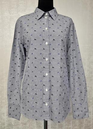 Стильная рубашка с вышитым принтом