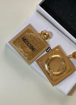 Moschino золотые металлические клипсы, золотые клипсы