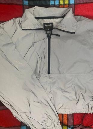 Свет отражающая куртка на весну