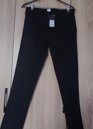 Гарненькі чорні джинси на підлітка на 15 років 40-42