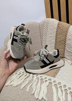 Модні кросівки для хлопчика