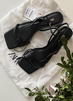 Босоніжки zara