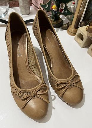 Фирменные женские туфли из натуральной кожи roberto santi