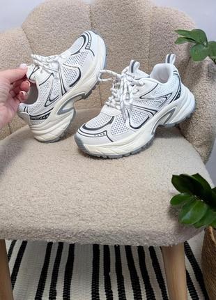 Стильные кроссовки для девочки