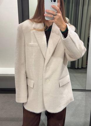 Блейзер из искусственного меха zara