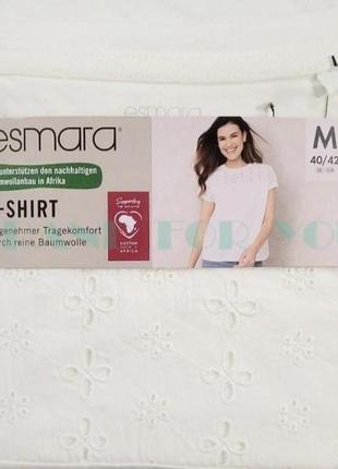 Женская белая футболка с кружевной вставкой