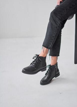 Кожаные женские короткие ботинки деми