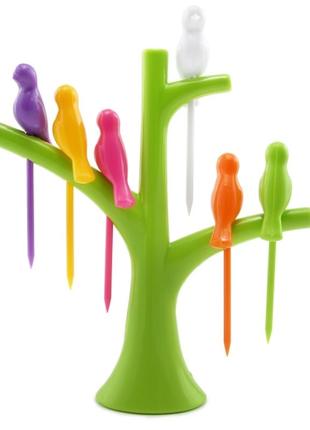 Шпажки птички на дереве