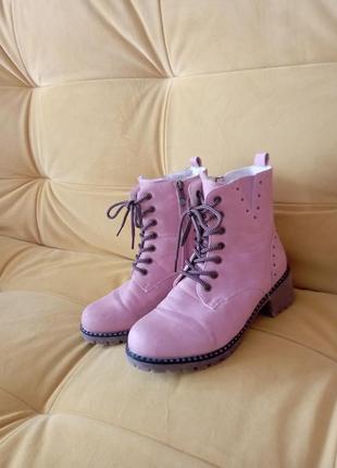 Рожеві черевики
