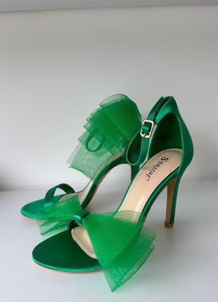 Босоножки с бантиком